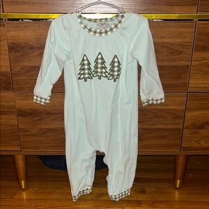 White & Green Tree Applique Kids Outift